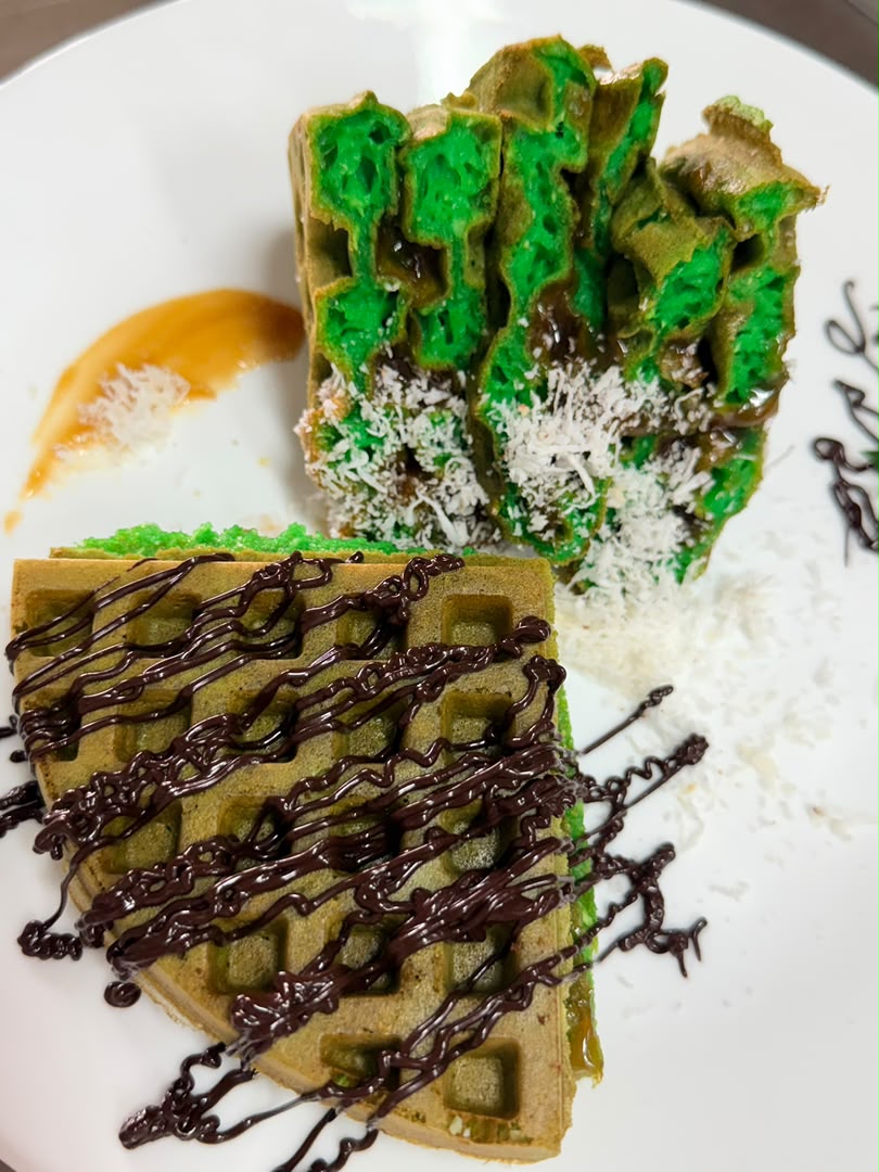 Waffle Pandan Kelapa